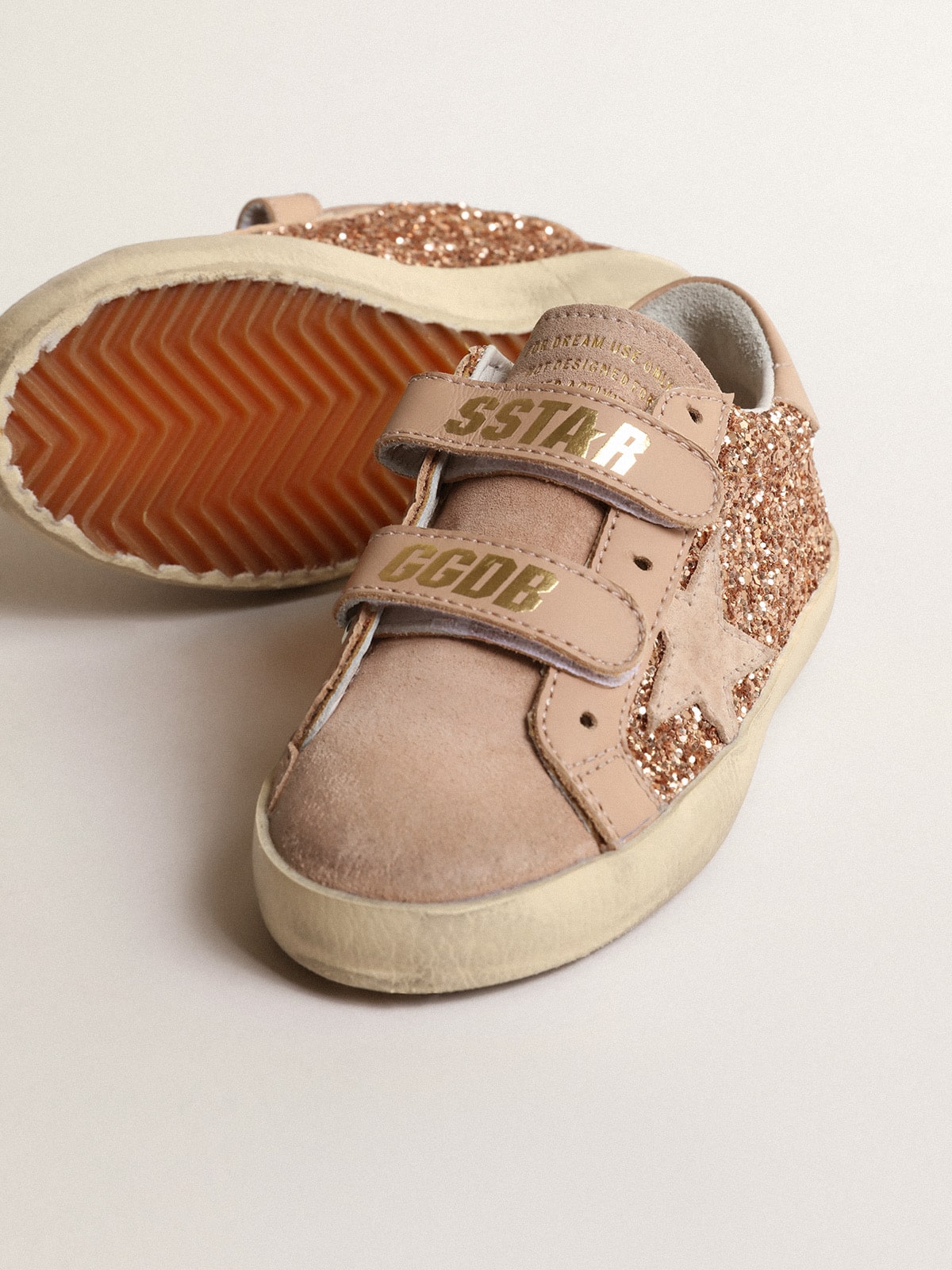 Golden Goose - Old School Young aus pfirsichrosa Glitzer mit rosa Raulederstern in 