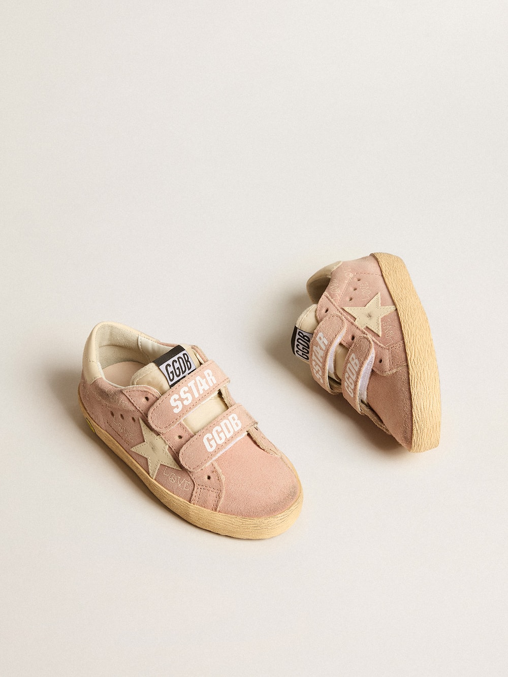 Golden Goose - Old School Young in suede rosa con stella e talloncino in pelle crema in 