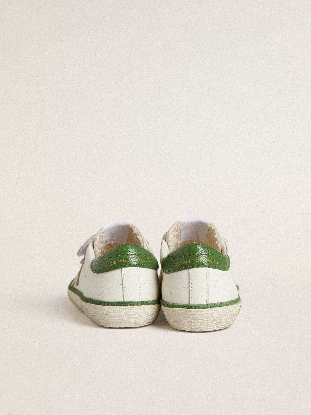 Golden Goose - Old School Young aus weißem Leder mit Nappaferse und Einsatz in Grün in 