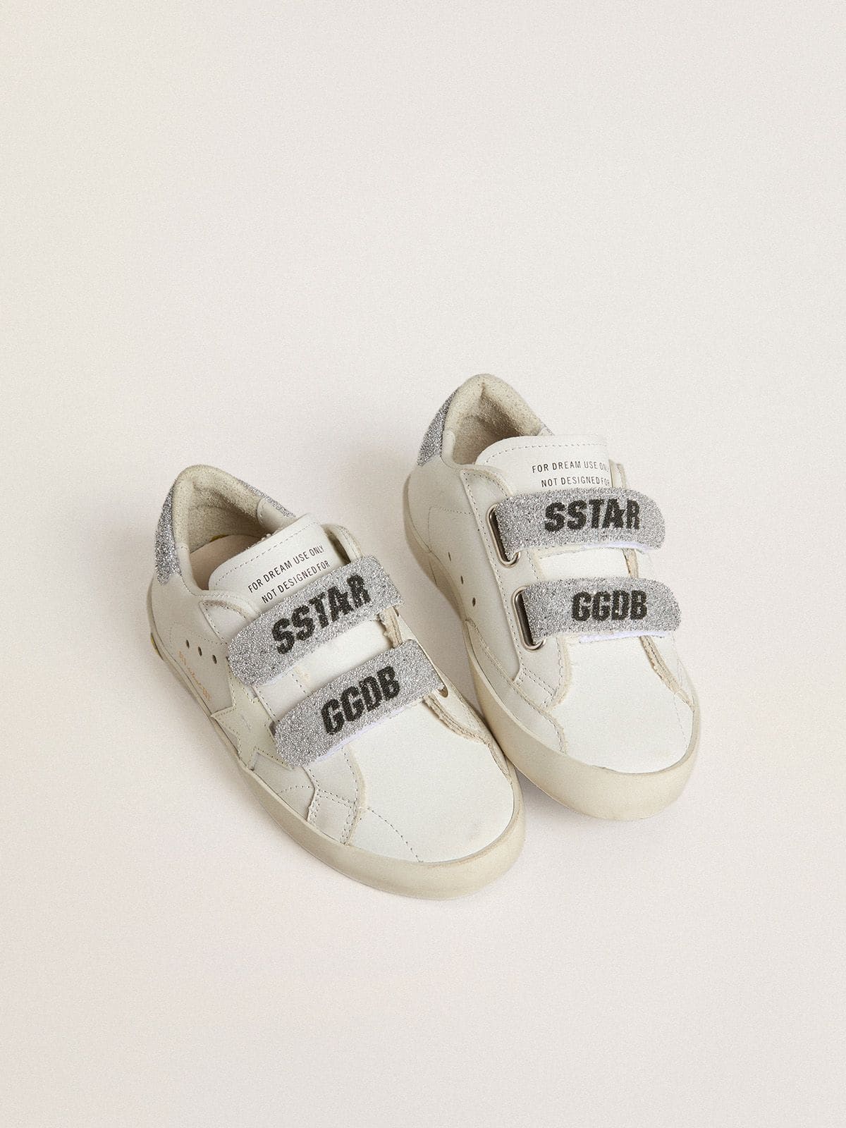 Old School Young de couro branco com talão e tiras de cristais Swarovski prateados
