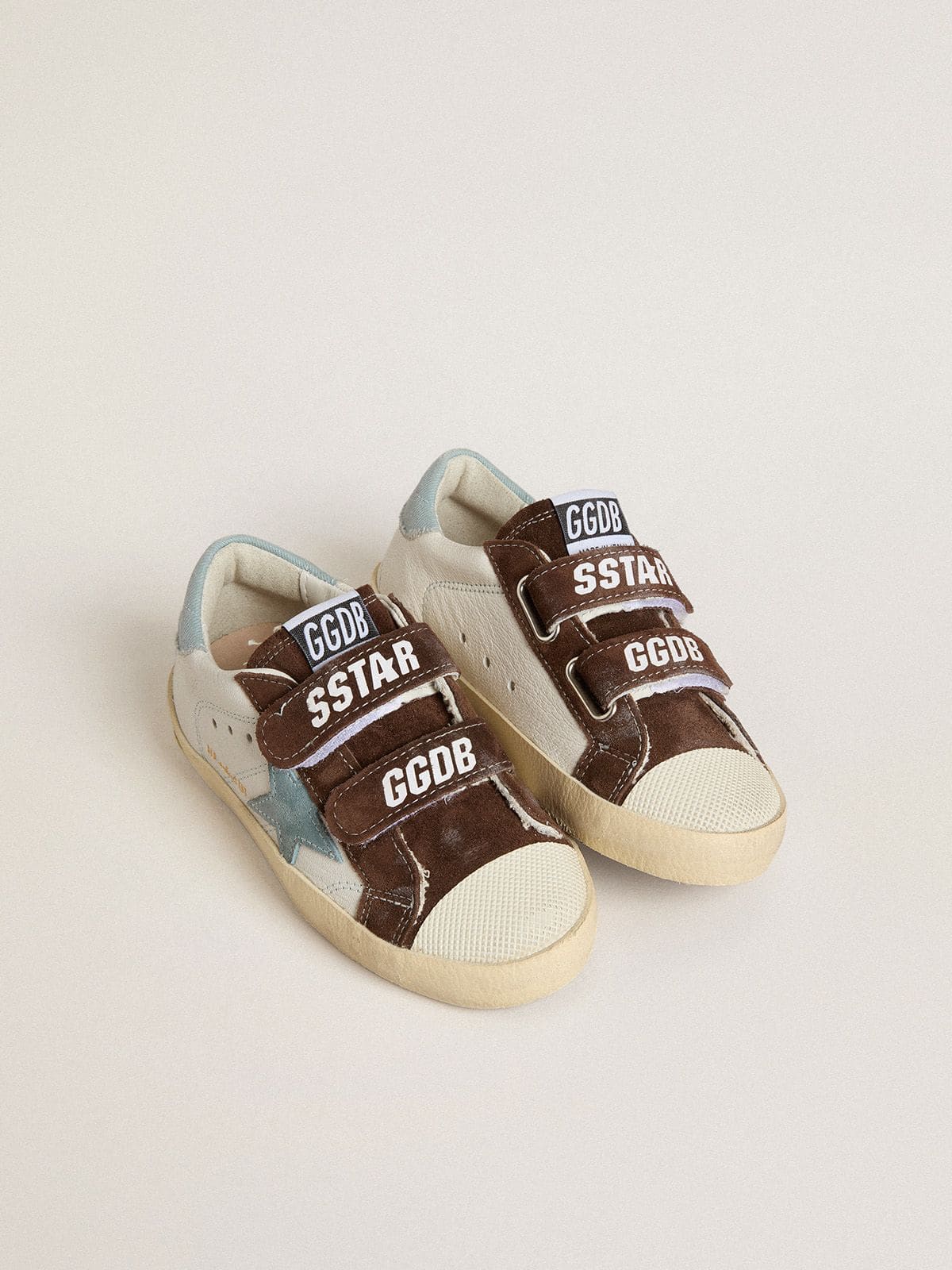 Golden Goose - Old School Young in nappa con stella in suede azzurro e inserti in suede marrone in 