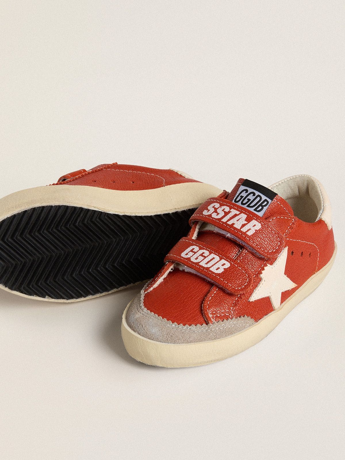 Golden Goose - Old School Young aus orangem Nappa mit weißem Stern und Ferse in Creme in 
