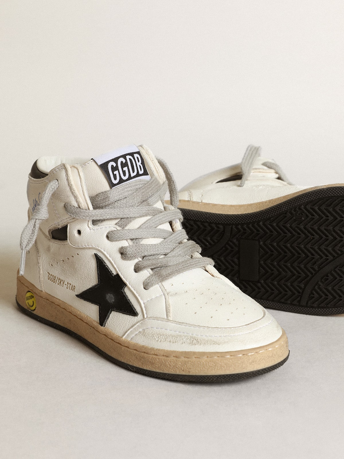 Golden Goose - Sky-Star Young en nappa blanc avec étoile et contrefort noirs in 