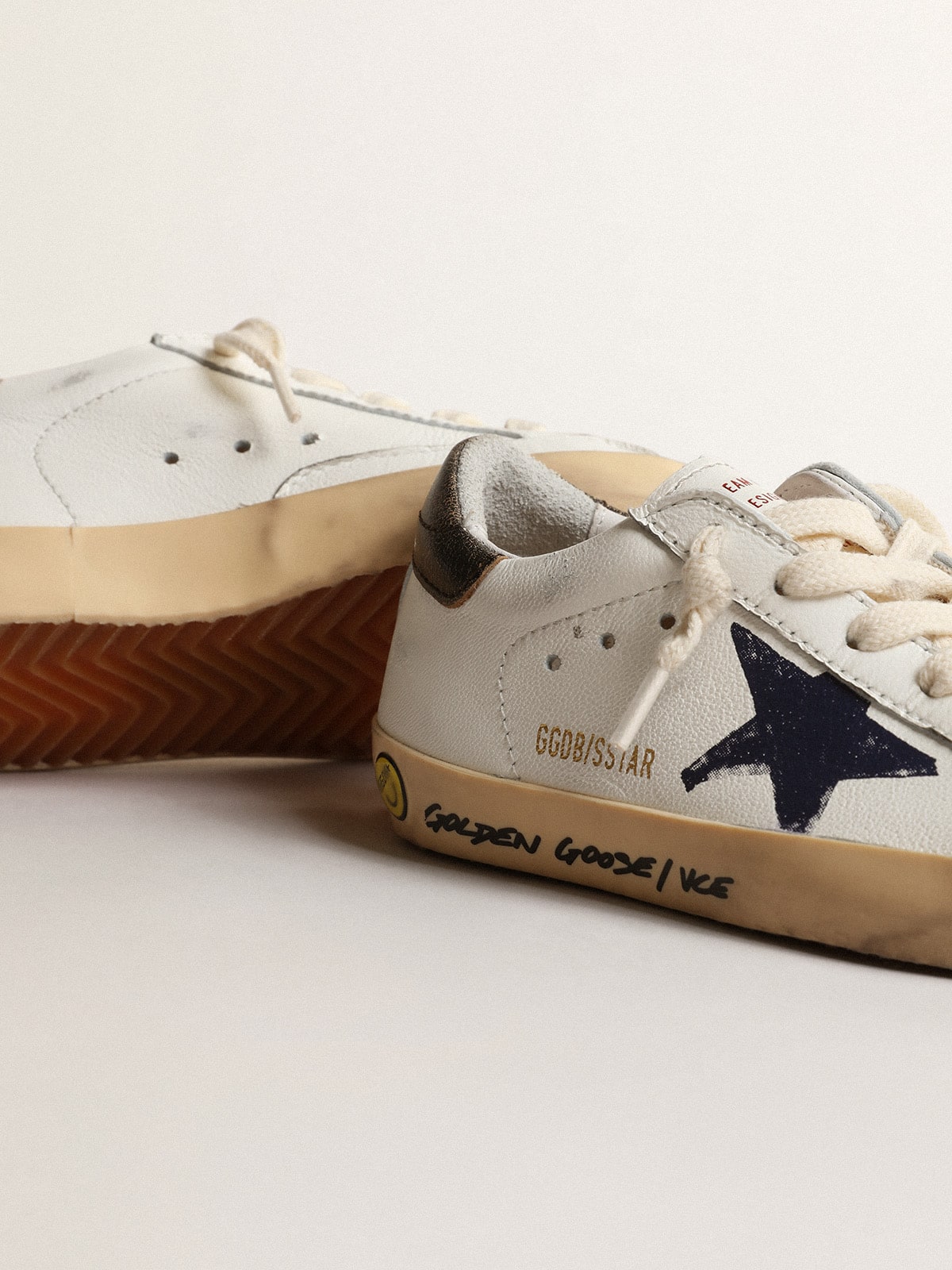 Golden Goose - Super-Star Young de napa con estrella estampada y refuerzo del talón negro in 