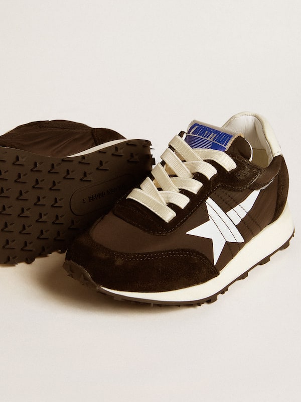 Young Marathon in black nylon with printed star and leather heel tab