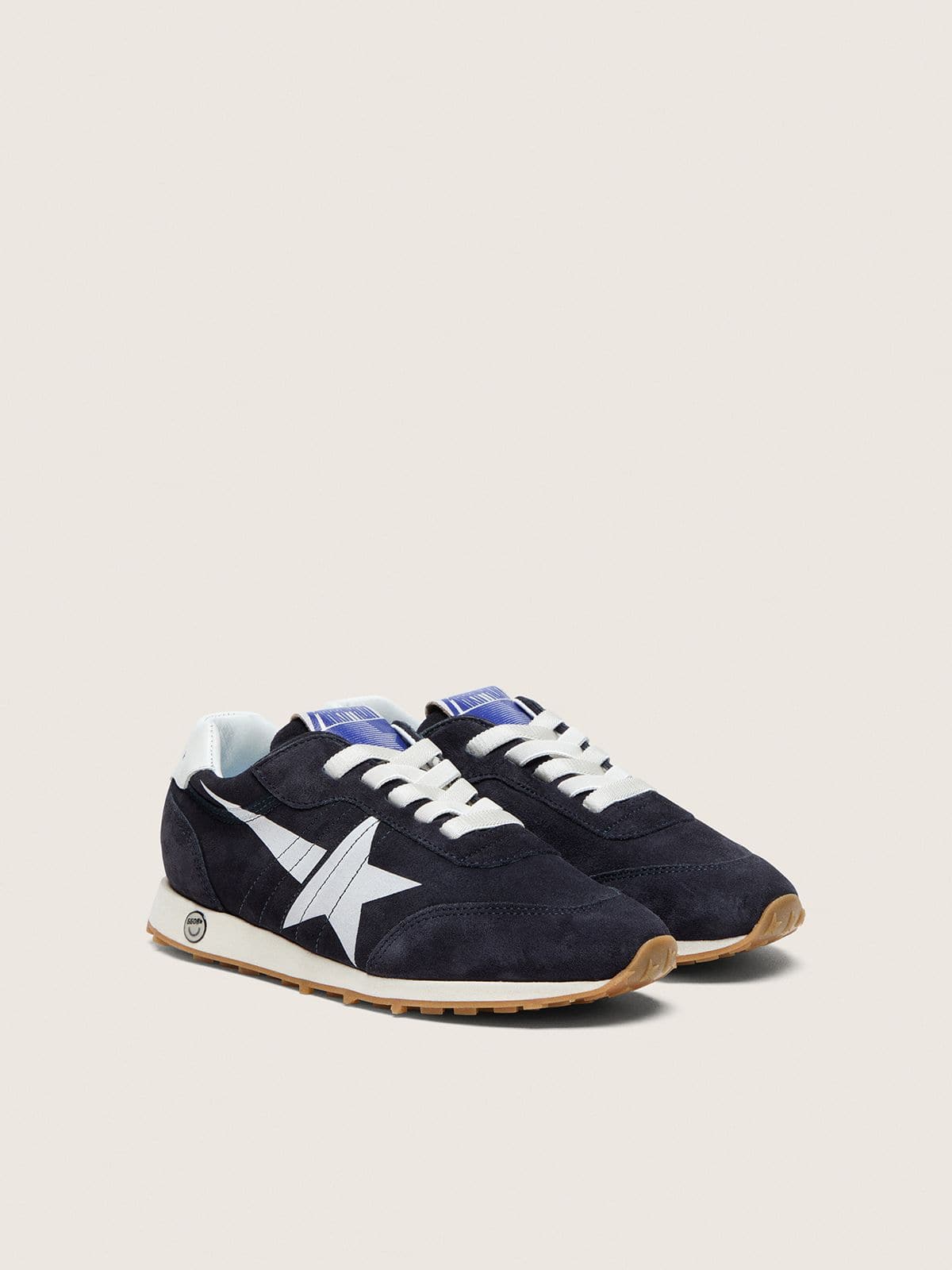 Golden Goose - Marathon Young aus dunkelblauem Rauleder mit wei&szlig;em Stern in 
