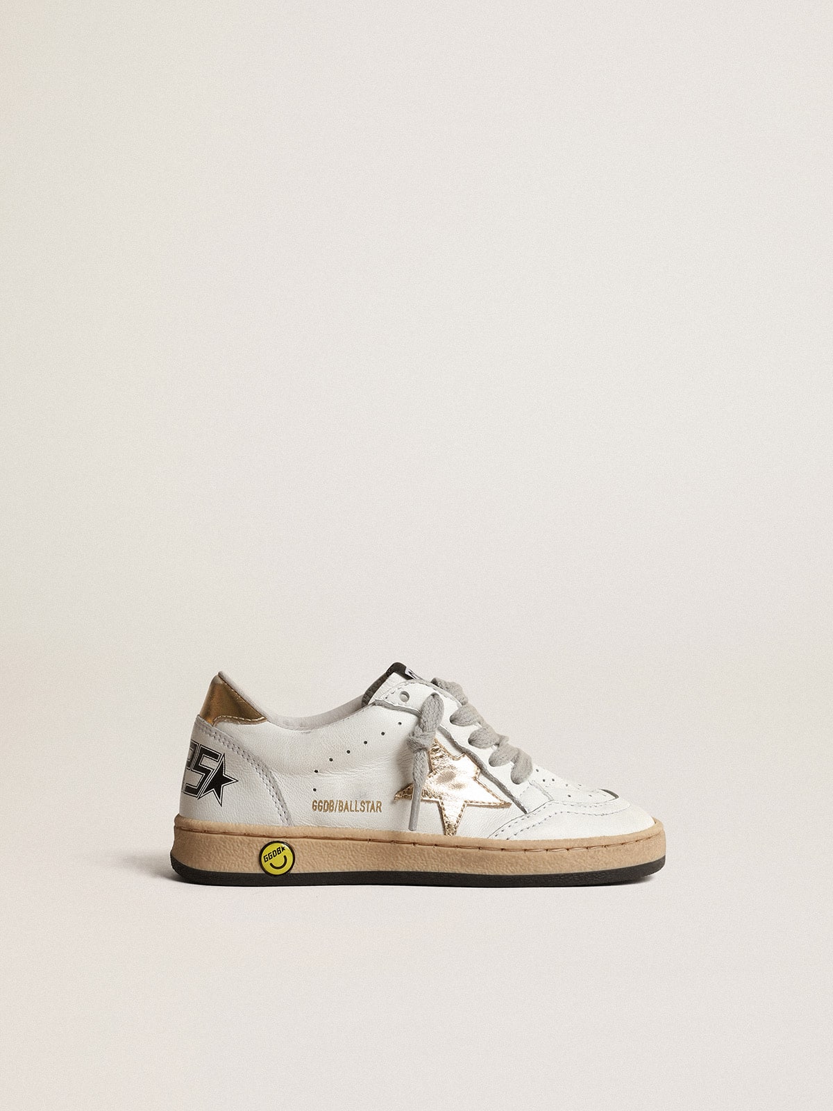 Golden Goose - Ball Star Young con estrella y refuerzo del talón de piel laminada en dorado in 