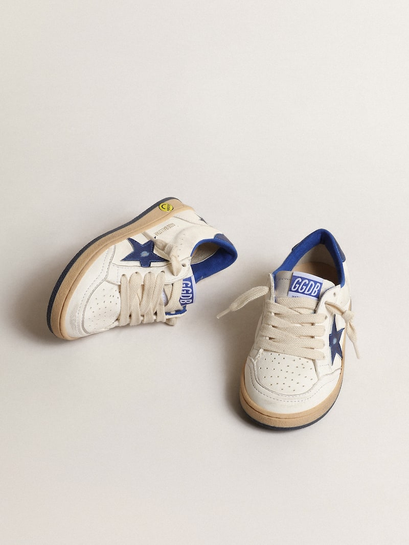 Golden Goose - Ball Star Young con estrella y refuerzo del tal&oacute;n de piel laminada en azul in 