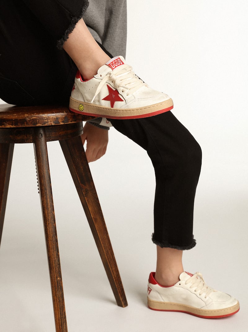 Golden Goose - Ball Star Young de napa con estrella y refuerzo del tal&oacute;n de piel roja in 