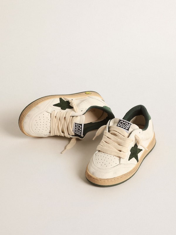 Golden Goose - Young Ball Star in white leather with green suede star in 