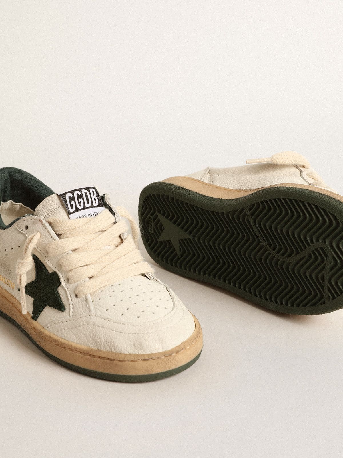Golden Goose - Young Ball Star in white leather with green suede star in 