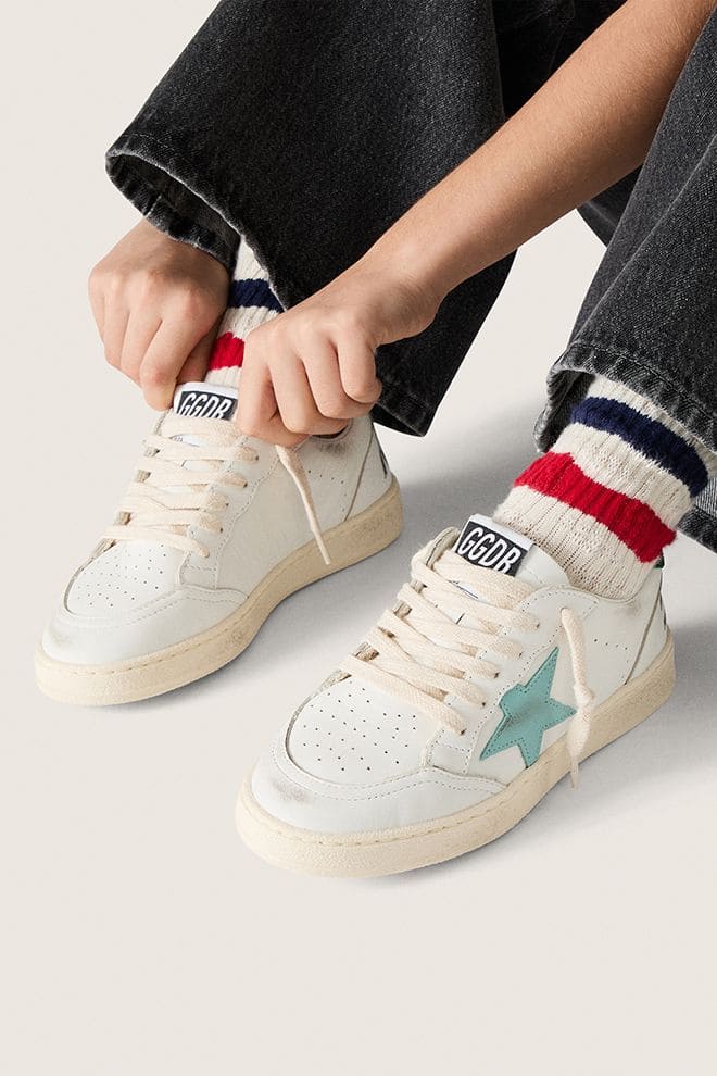 Golden Goose - Young Ball Star in white leather with aqua-green leather star in 