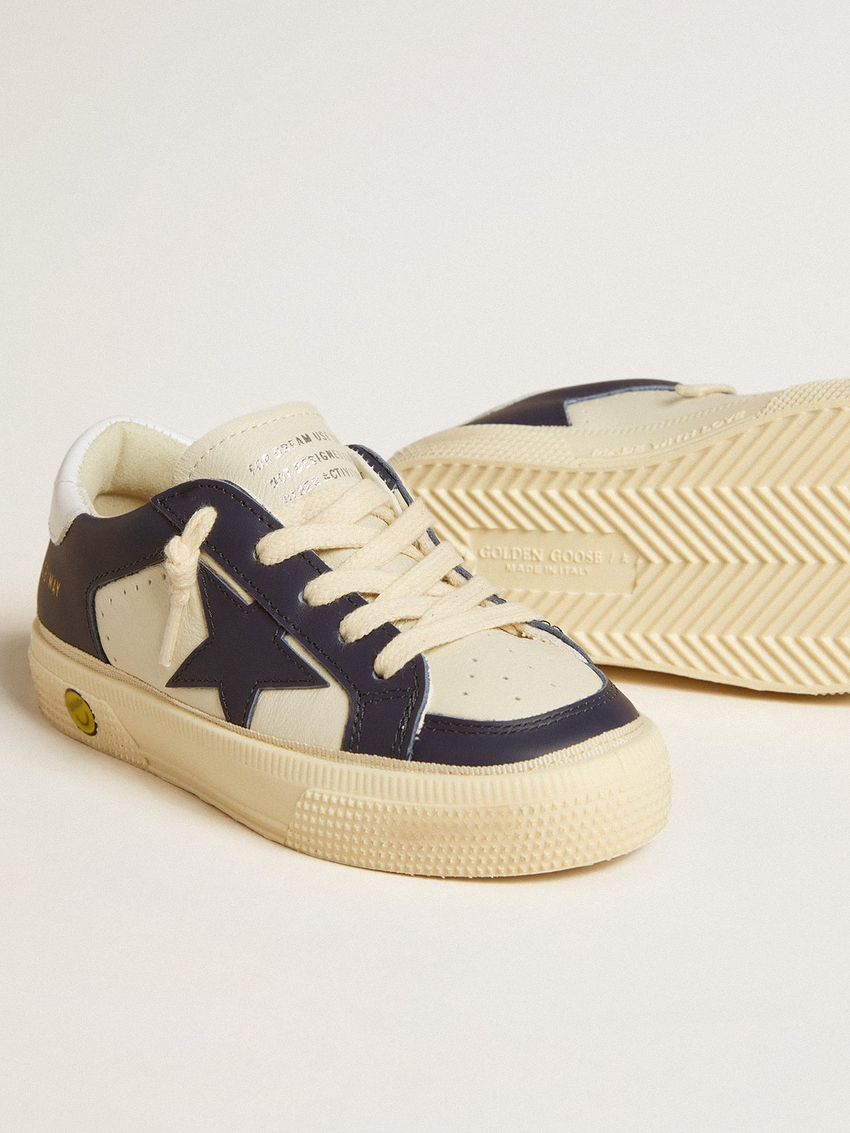 Golden Goose - May Young con piel blanca y azul con estrella y refuerzo del talón de piel in 