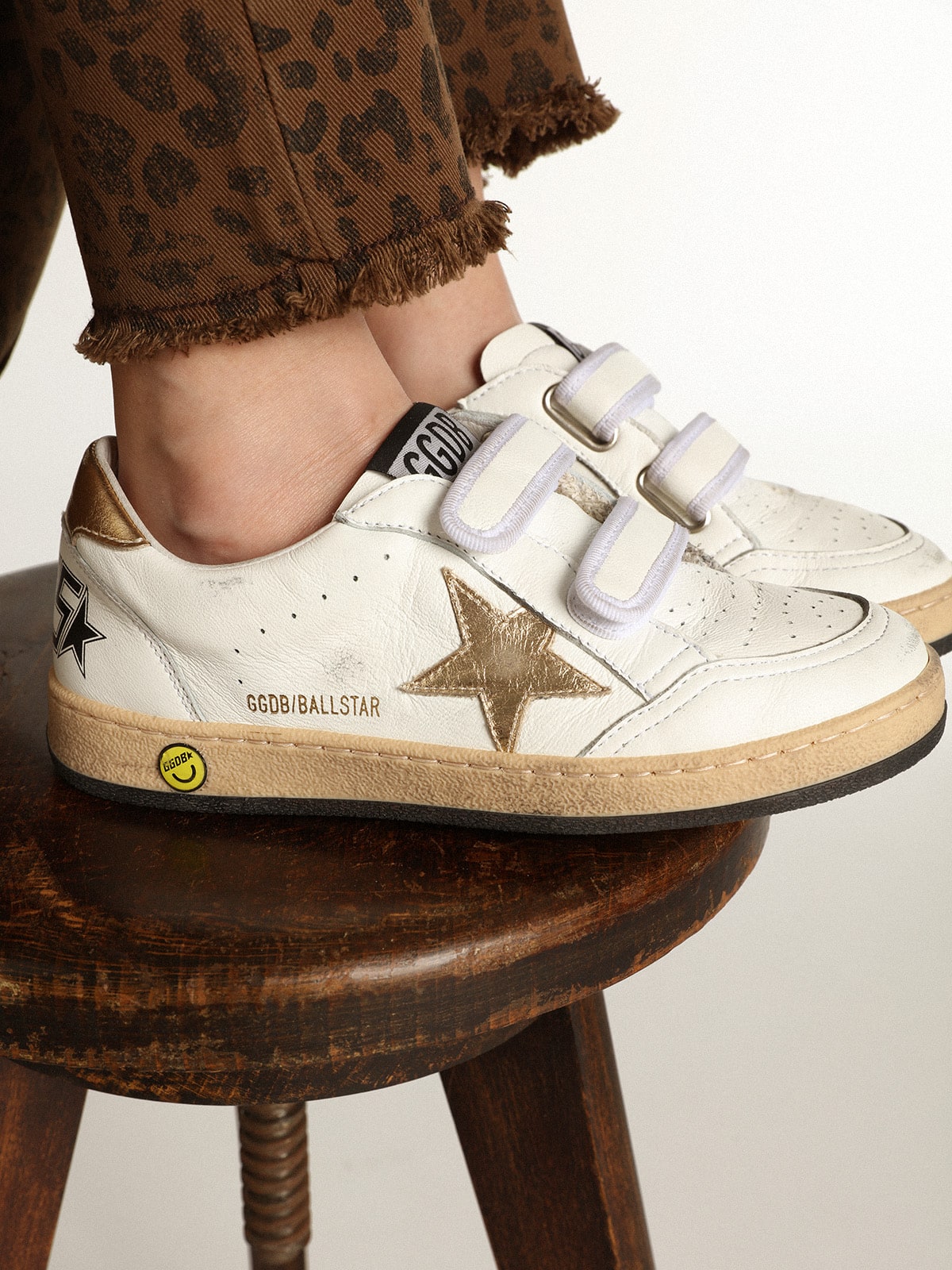 Golden Goose - Ball Star Young mit Stern und Ferse aus goldfarbenem Metallic-Leder in 