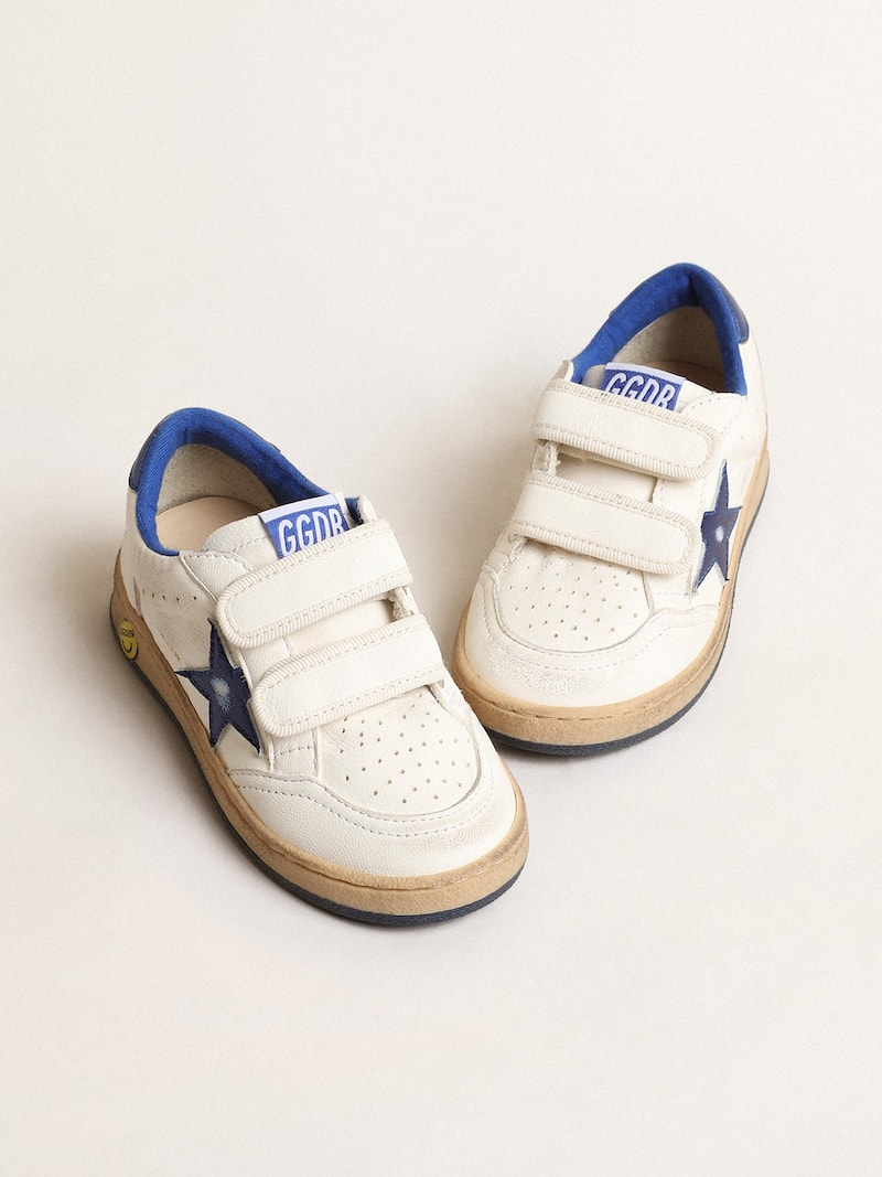Golden Goose - Ball Star Young con estrella y refuerzo del tal&oacute;n de piel laminada en azul in 