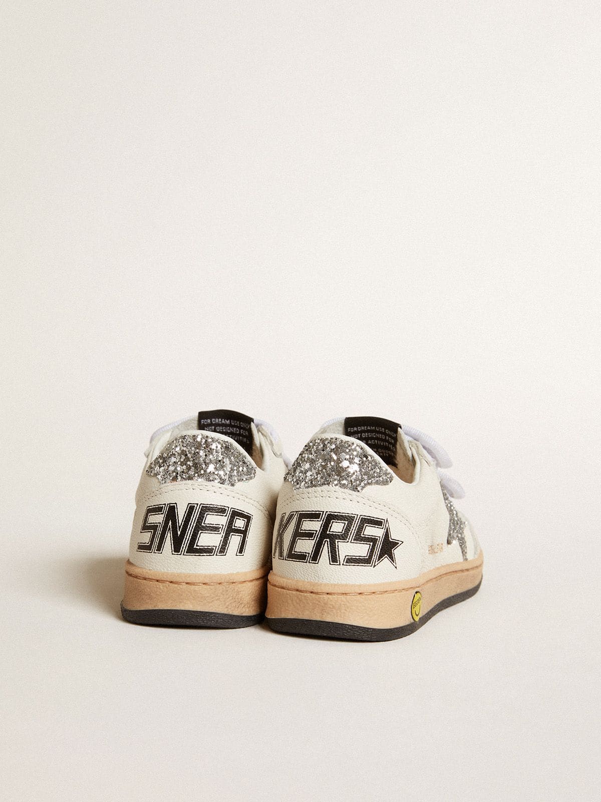 Golden Goose - Ball Star Young de napa con estrella y refuerzo del talón con purpurina plateada in 