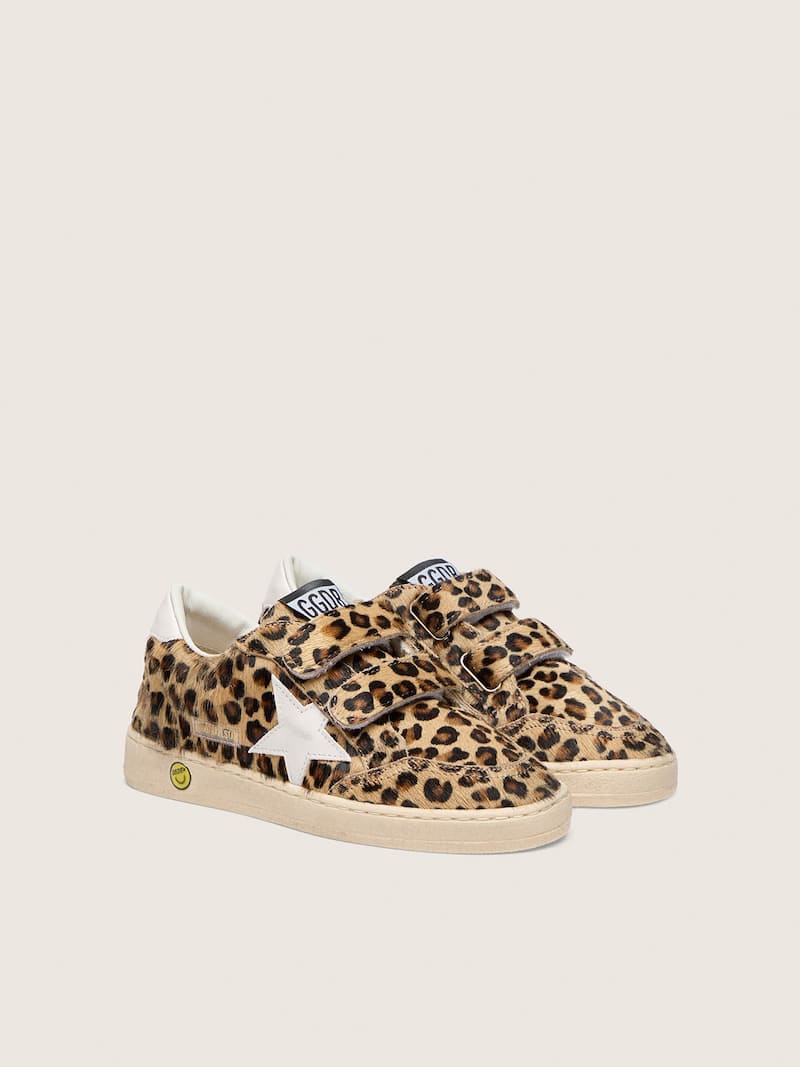 Golden Goose - Ball Star Young de couro cavalinho com estampa de leopardo com estrela e tal&atilde;o de couro branco in 