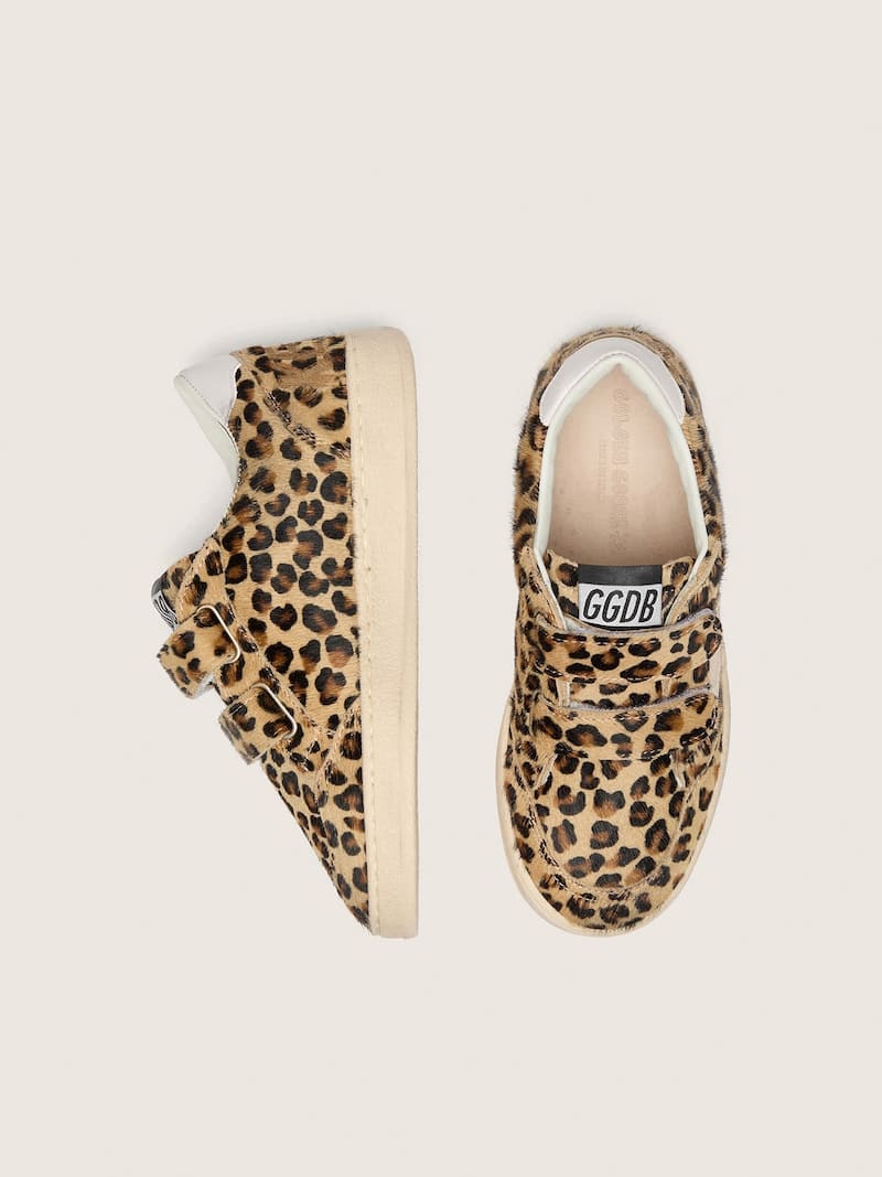 Golden Goose - Ball Star Young de couro cavalinho com estampa de leopardo com estrela e tal&atilde;o de couro branco in 