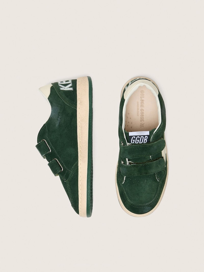 Golden Goose - Ball Star Young de ante verde bosque con estrella y refuerzo del tal&oacute;n de piel color crema in 