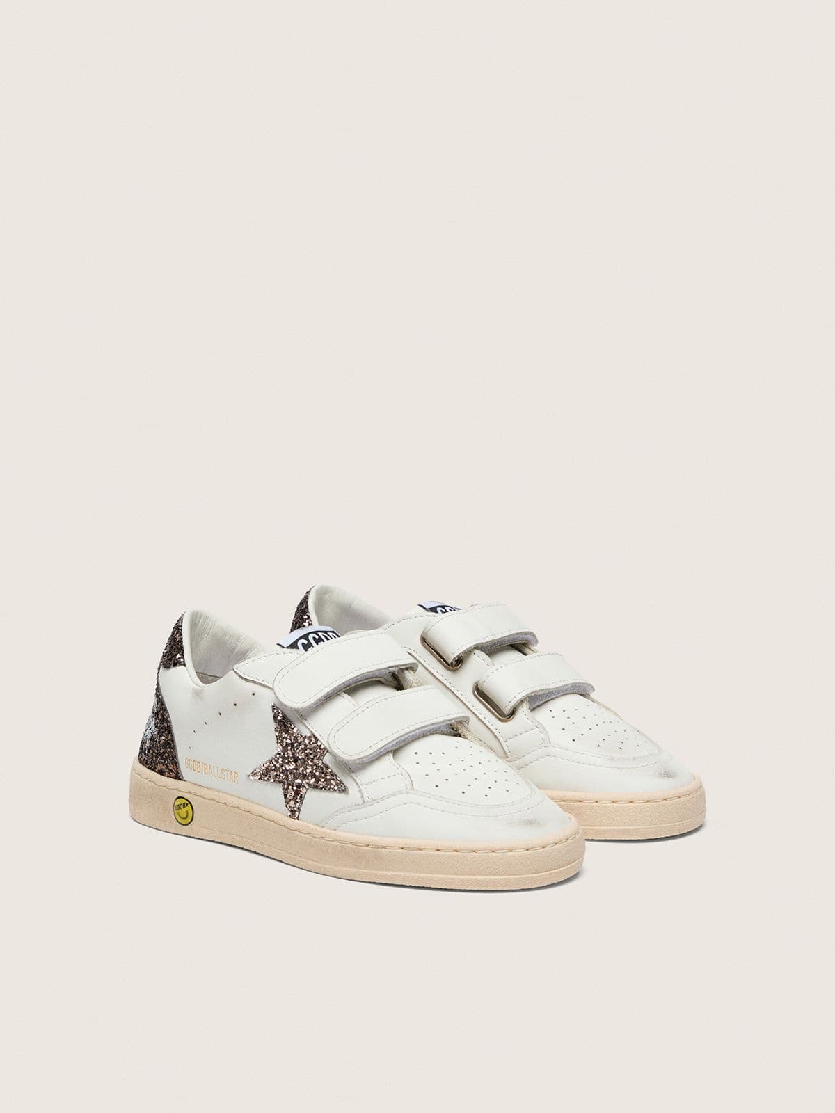 Young Ball Star in white leather with dove-gray glitter star and brown glitter inserts