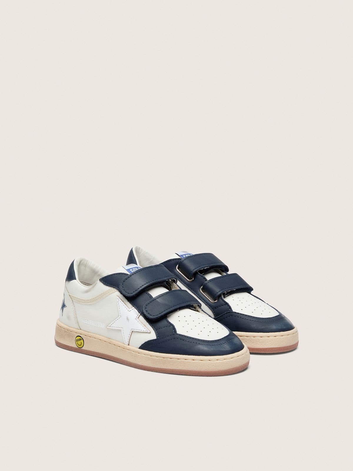 Golden Goose - Ball Star young de couro branco com estrela de couro met&aacute;lico prateado e inser&ccedil;&otilde;es de couro azul-escuro in 