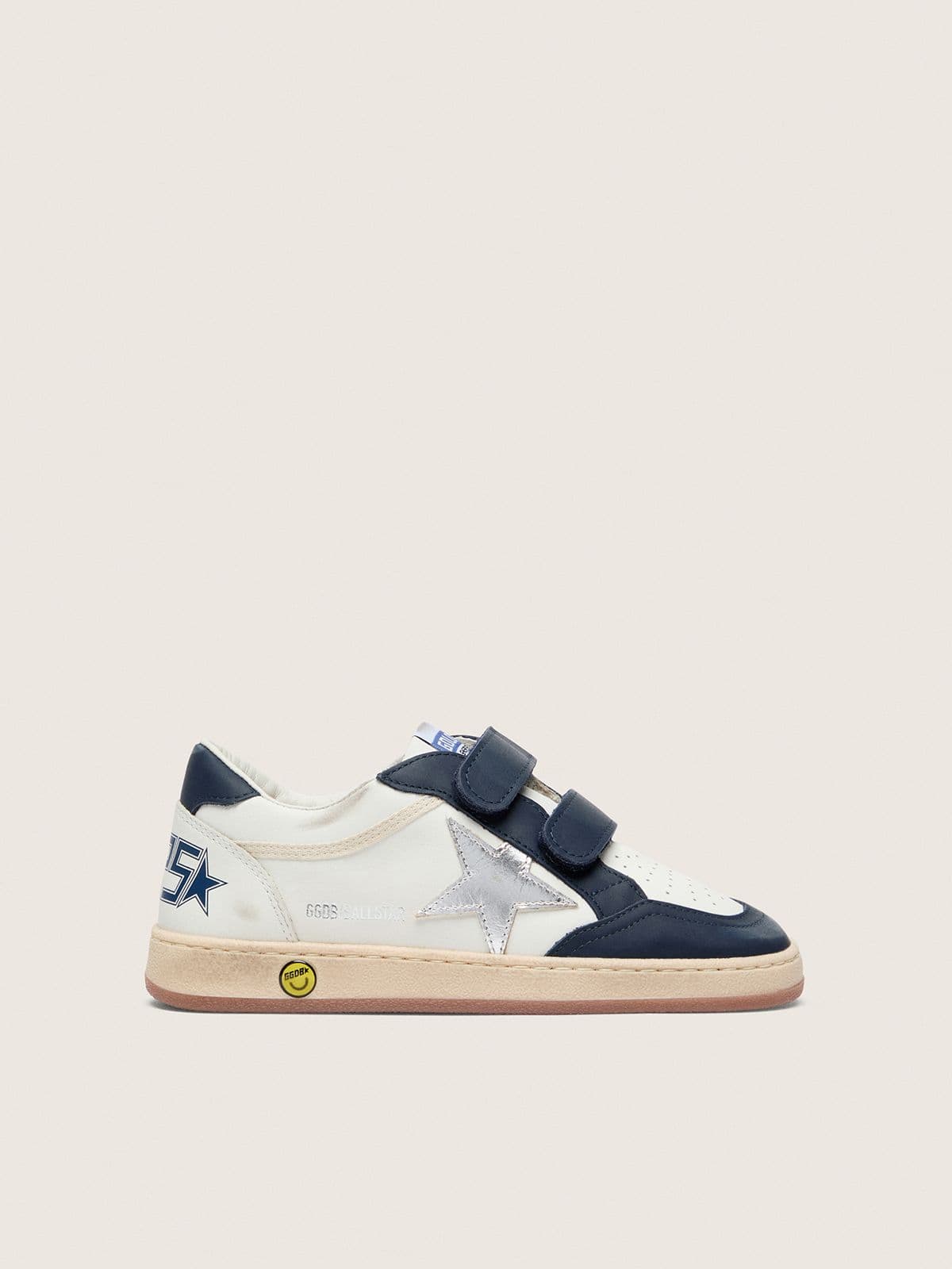 Golden Goose - Ball Star young de couro branco com estrela de couro met&aacute;lico prateado e inser&ccedil;&otilde;es de couro azul-escuro in 
