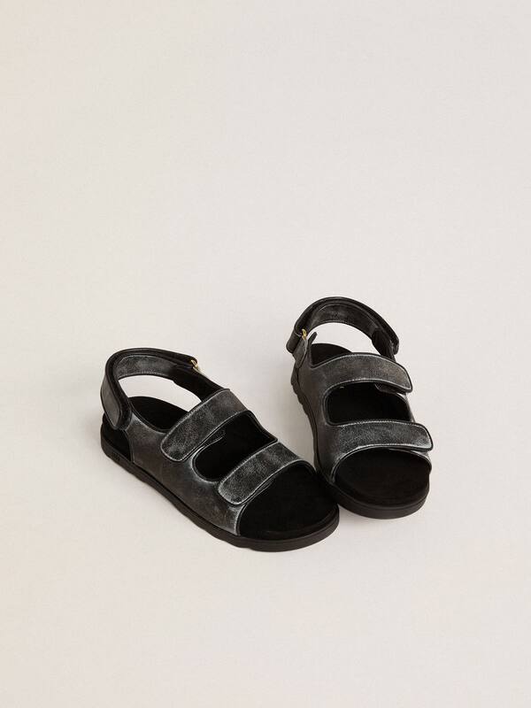 Golden Goose - Noa Young sandals in distressed black leather in 