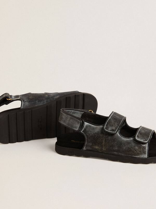 Golden Goose - Noa Young sandals in distressed black leather in 