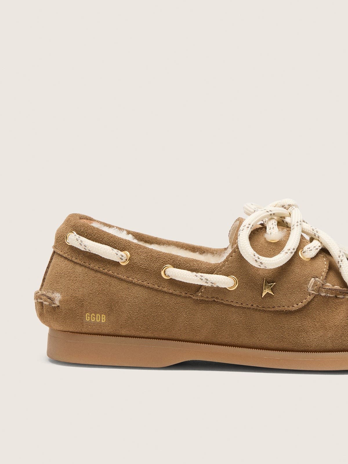 Golden Goose - Mocas&iacute;n Cruise young de ante color c&aacute;mel in 