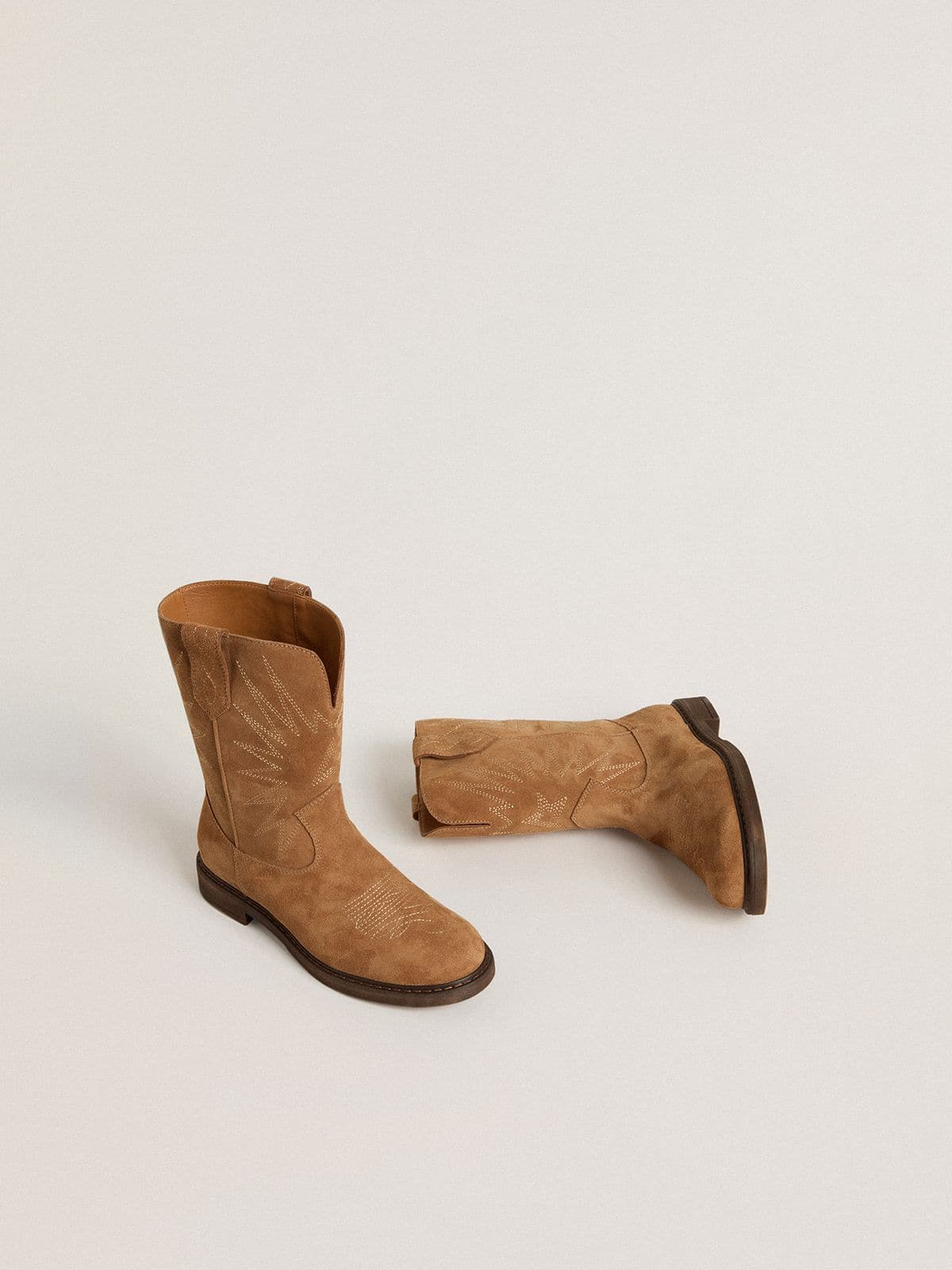 Golden Goose - Stivali Wish Young in suede cammello con ricamo a stella in 