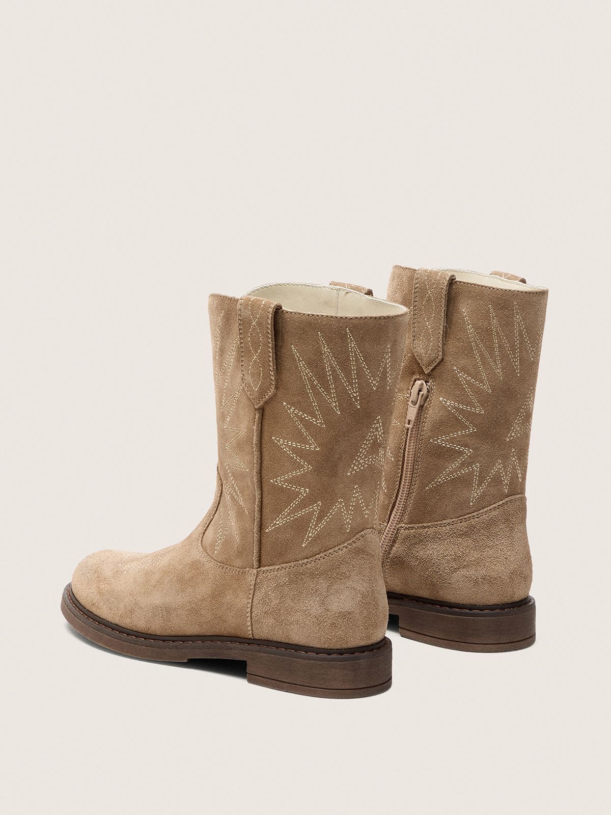 Botas Wish Young de ante gris paloma con bordado de estrella