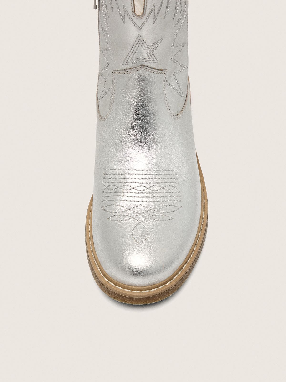 Golden Goose - Bottes Wish Young en cuir lam&eacute; argent&eacute; avec &eacute;toiles brod&eacute;es in 