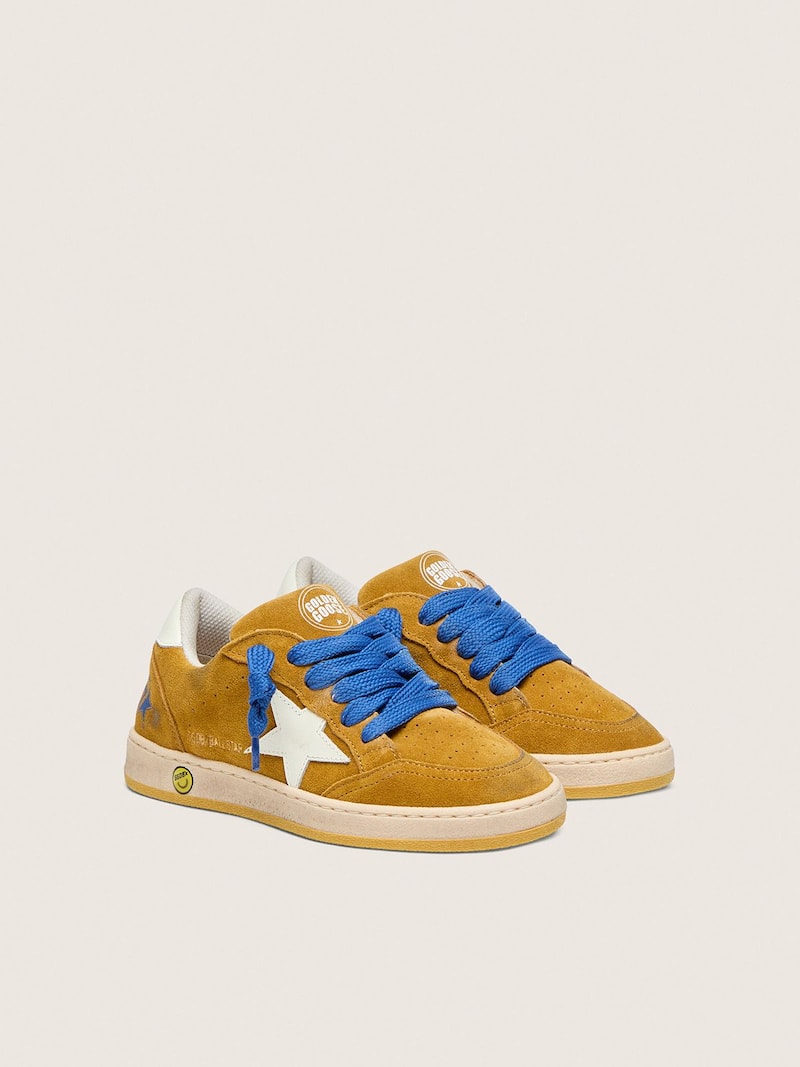 Golden Goose - Ball Star Young de ante ocre con estrella y refuerzo del tal&oacute;n de piel brillante blanca in 