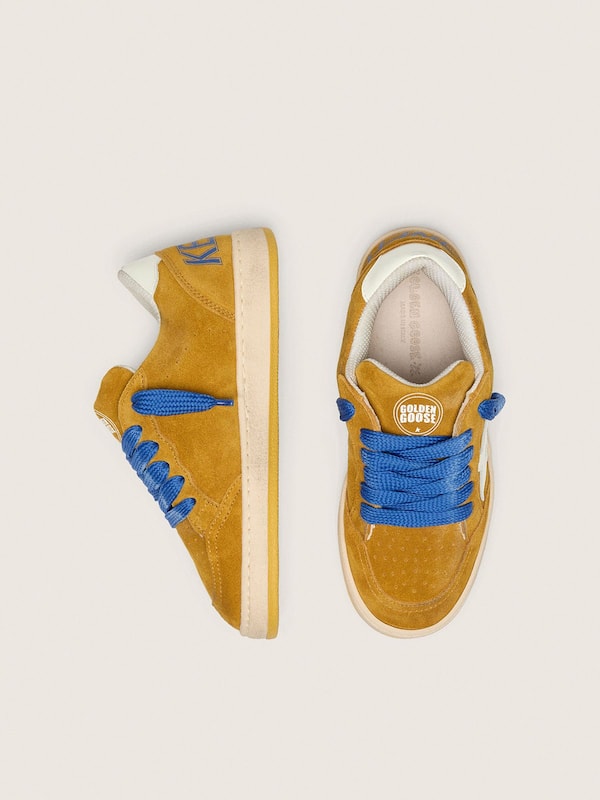 Young Ball Star in ocher suede with glossy white leather star and heel tab