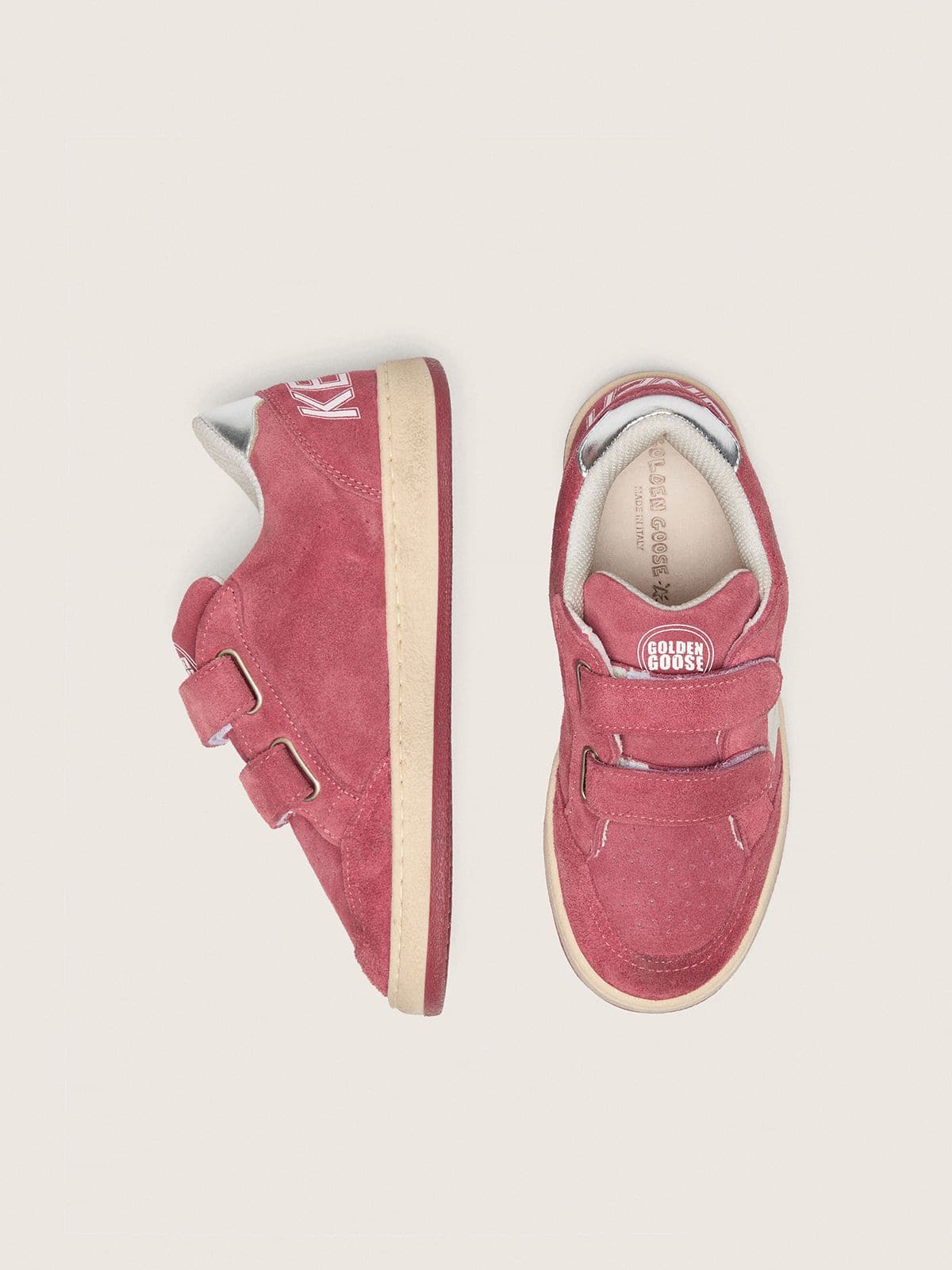 Golden Goose - Ball Star Young aus rotem Suede mit wei&szlig;em Lederstern und silberner Ferse in 