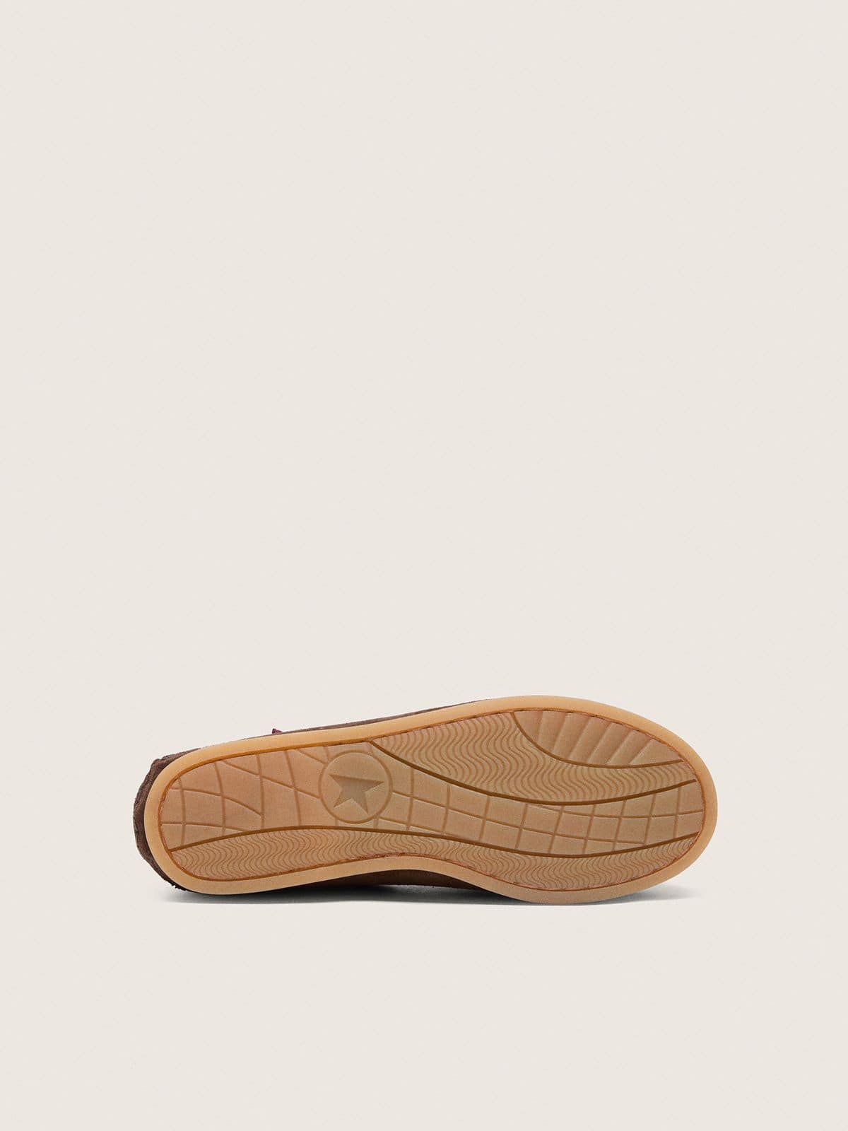 Golden Goose - Mocassim Cruise young de suede marrom com franjas de suede tom sobre tom e cadar&ccedil;os vermelhos in 
