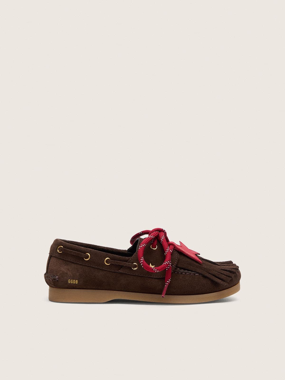 Golden Goose - Mocassim Cruise young de suede marrom com franjas de suede tom sobre tom e cadar&ccedil;os vermelhos in 