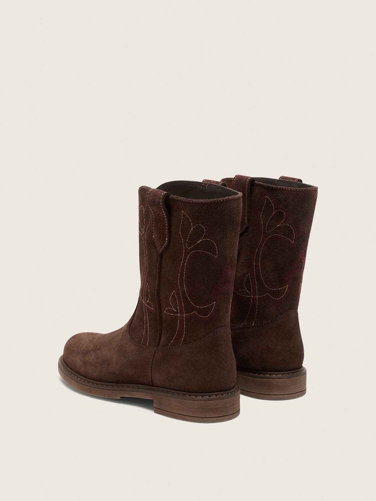 Young Wish Star boots in brown suede with flower embroidery