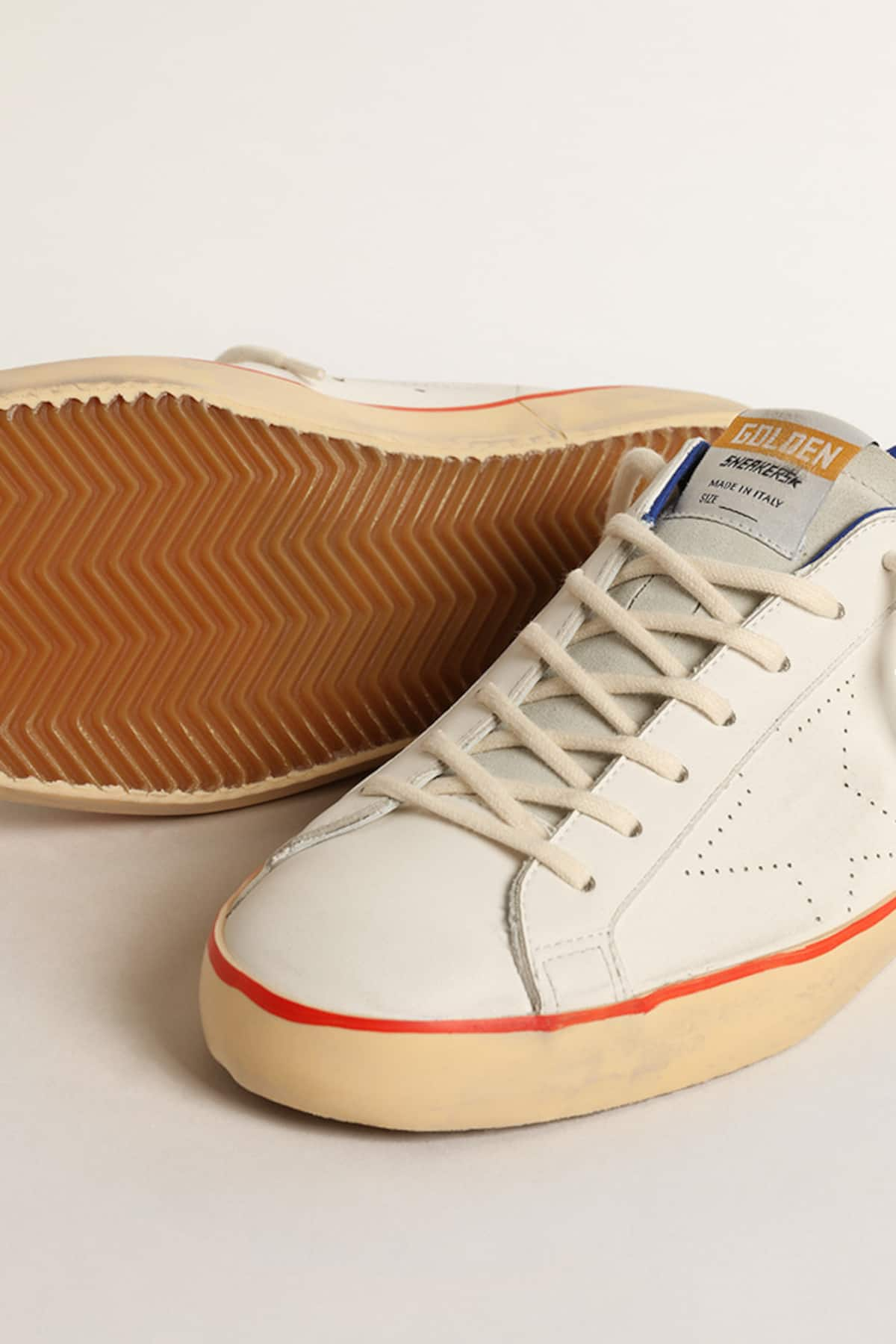 Golden Goose - Super-Star de hombre con estrella perforada y refuerzo del talón de ante azul in 