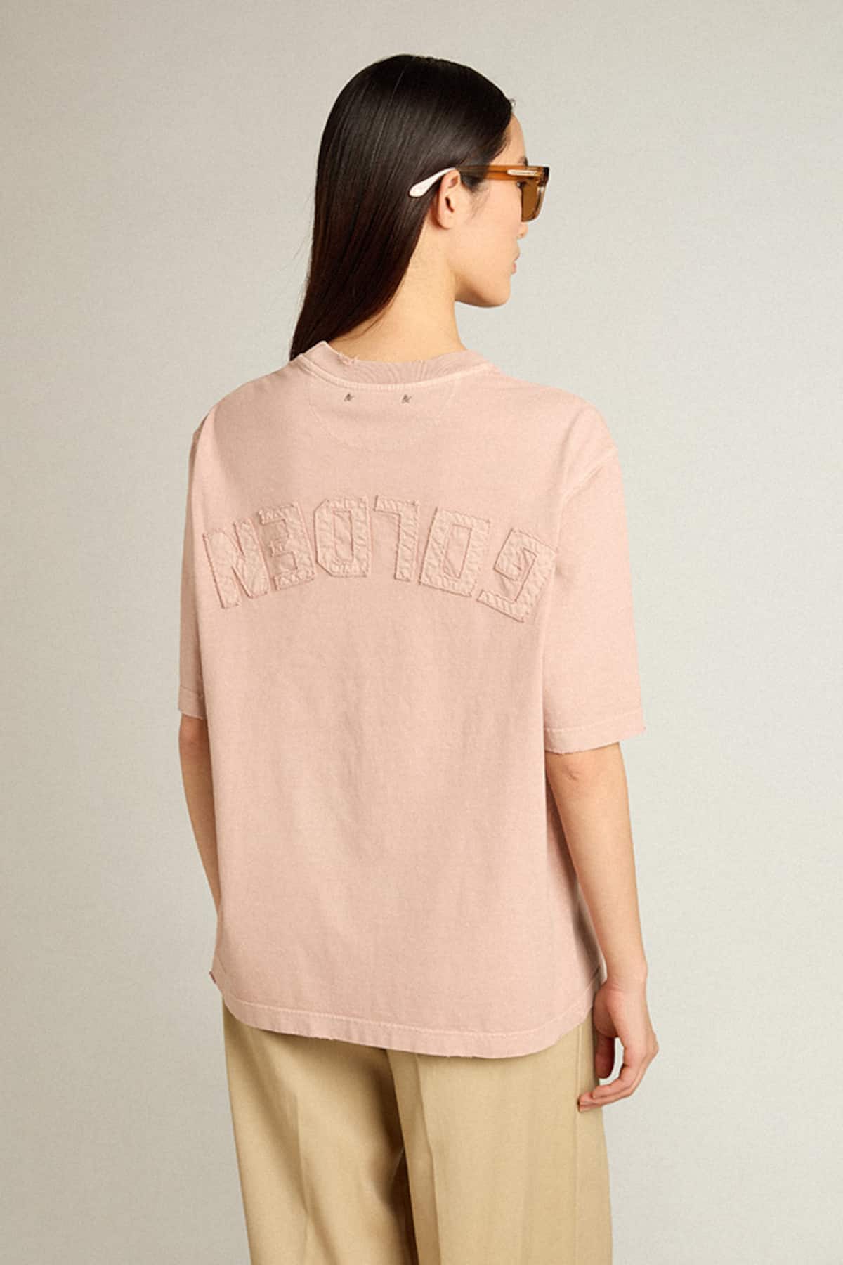 Golden Goose - Camiseta de color rosa pálido con logotipo invertido en la espalda - Jersey Capsule in 