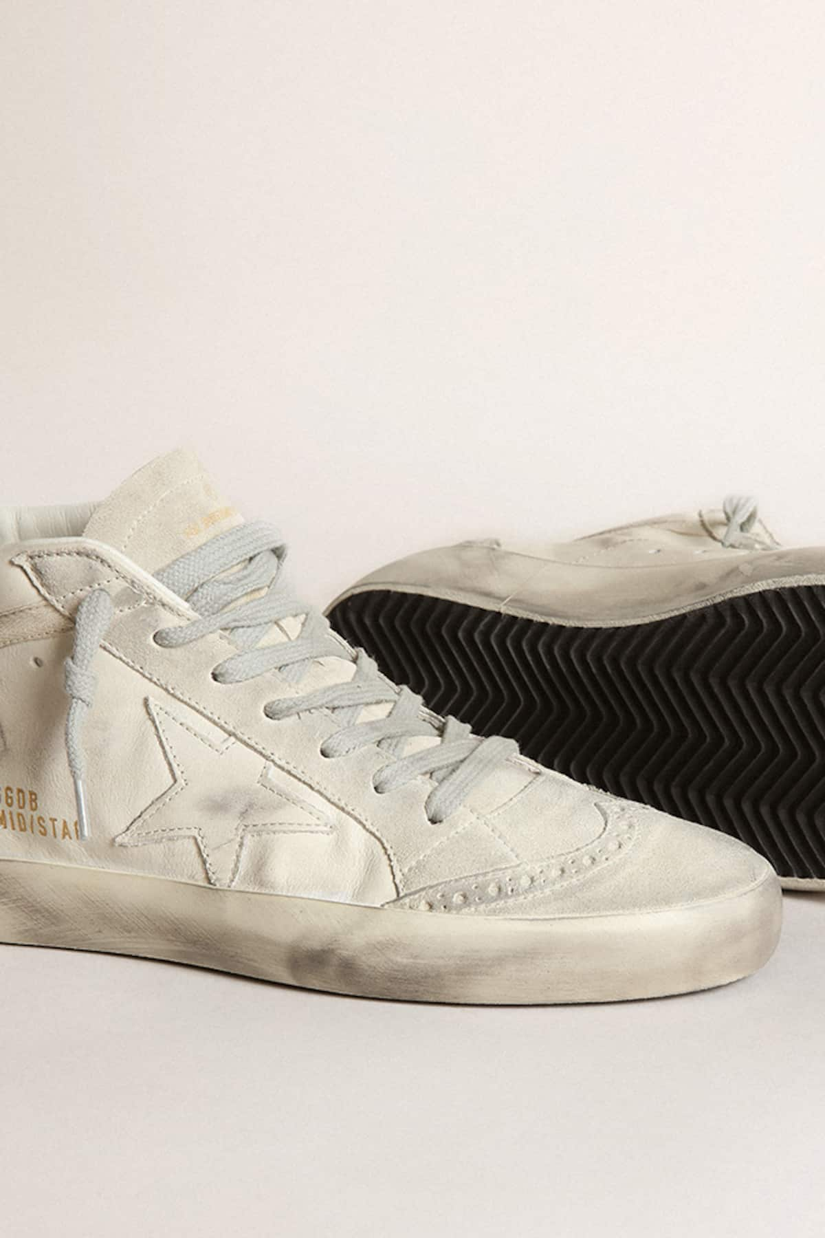 Golden Goose - Mid-Star de mujer con estrella de piel blanca y aplicaciones de ante gris in 