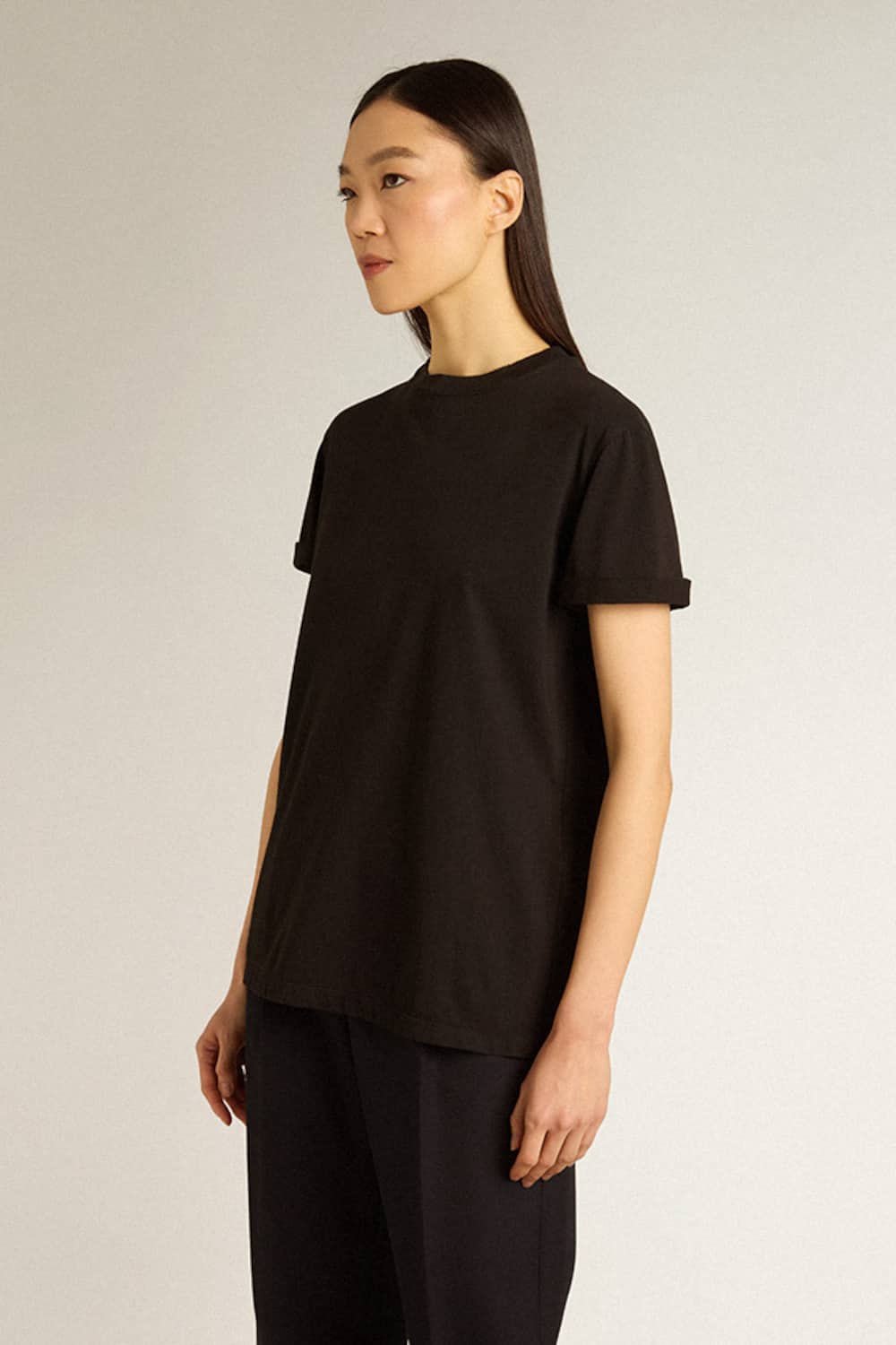 Golden Goose - Camiseta feminina preta de caimento reto com tratamento desgastado in 