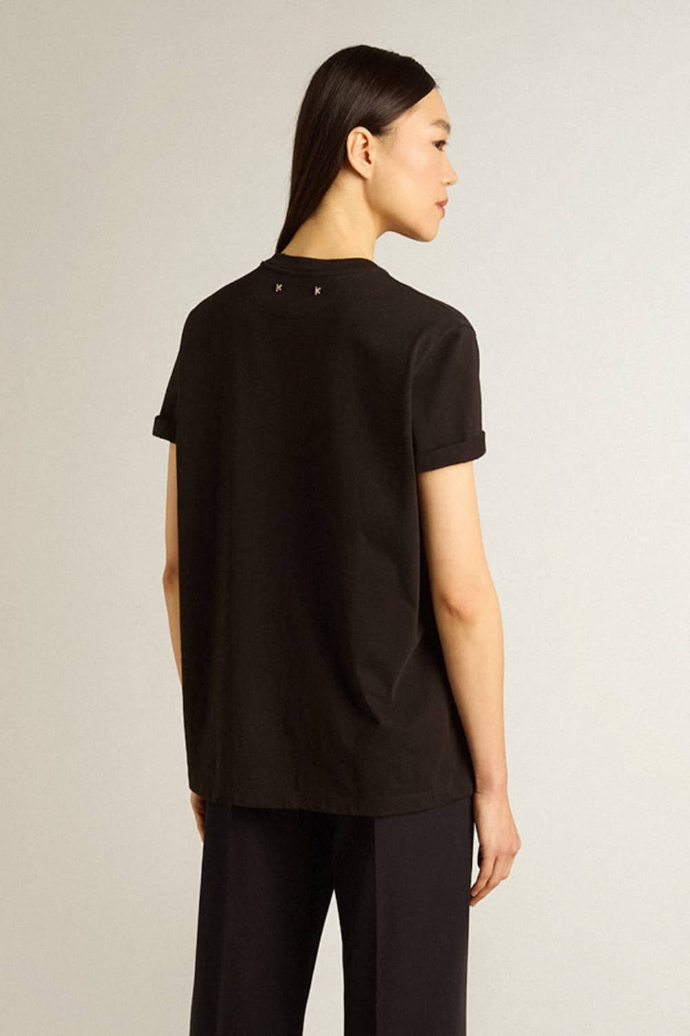Golden Goose - Camiseta feminina preta de caimento reto com tratamento desgastado in 