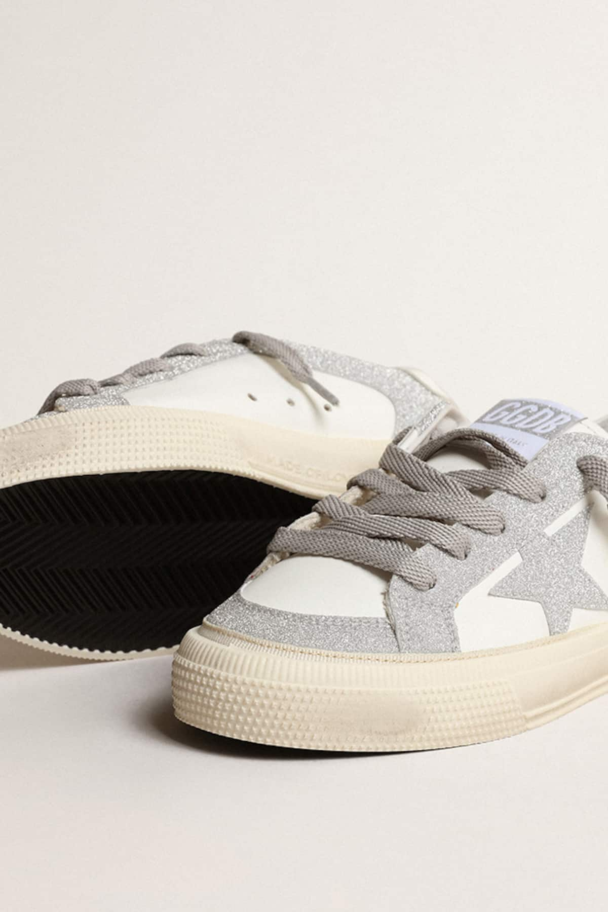 Golden Goose - May Young de piel blanca con purpurina plateada in 